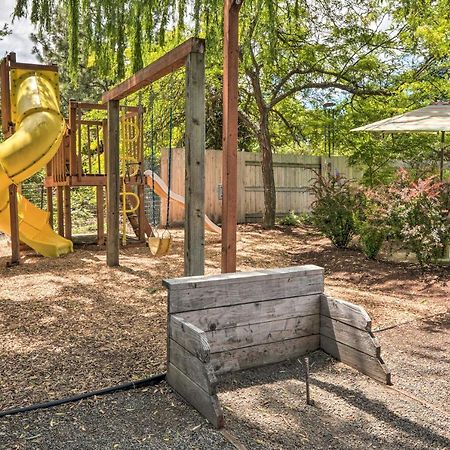 Central Medford Family Retreat With Large Yard! Εξωτερικό φωτογραφία
