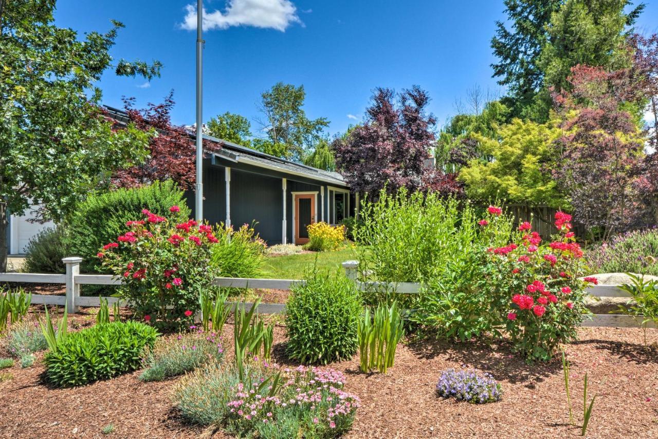Central Medford Family Retreat With Large Yard! Εξωτερικό φωτογραφία
