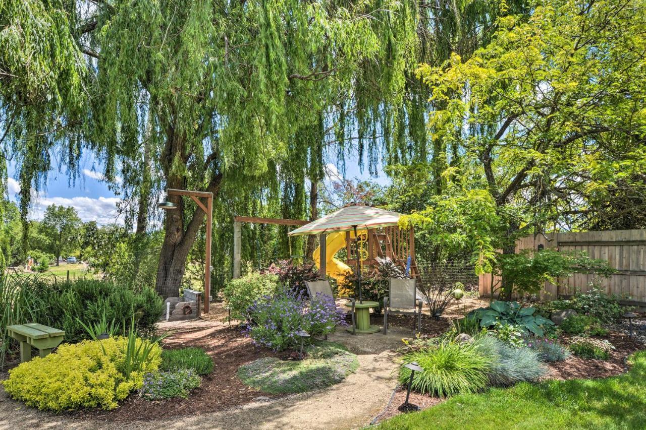 Central Medford Family Retreat With Large Yard! Εξωτερικό φωτογραφία