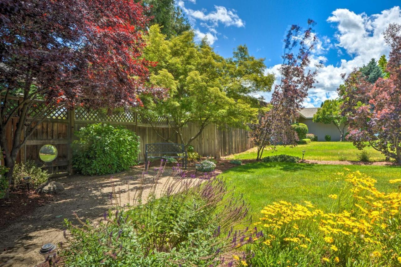 Central Medford Family Retreat With Large Yard! Εξωτερικό φωτογραφία