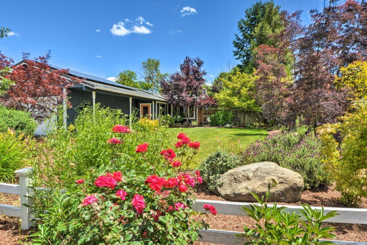 Central Medford Family Retreat With Large Yard! Εξωτερικό φωτογραφία