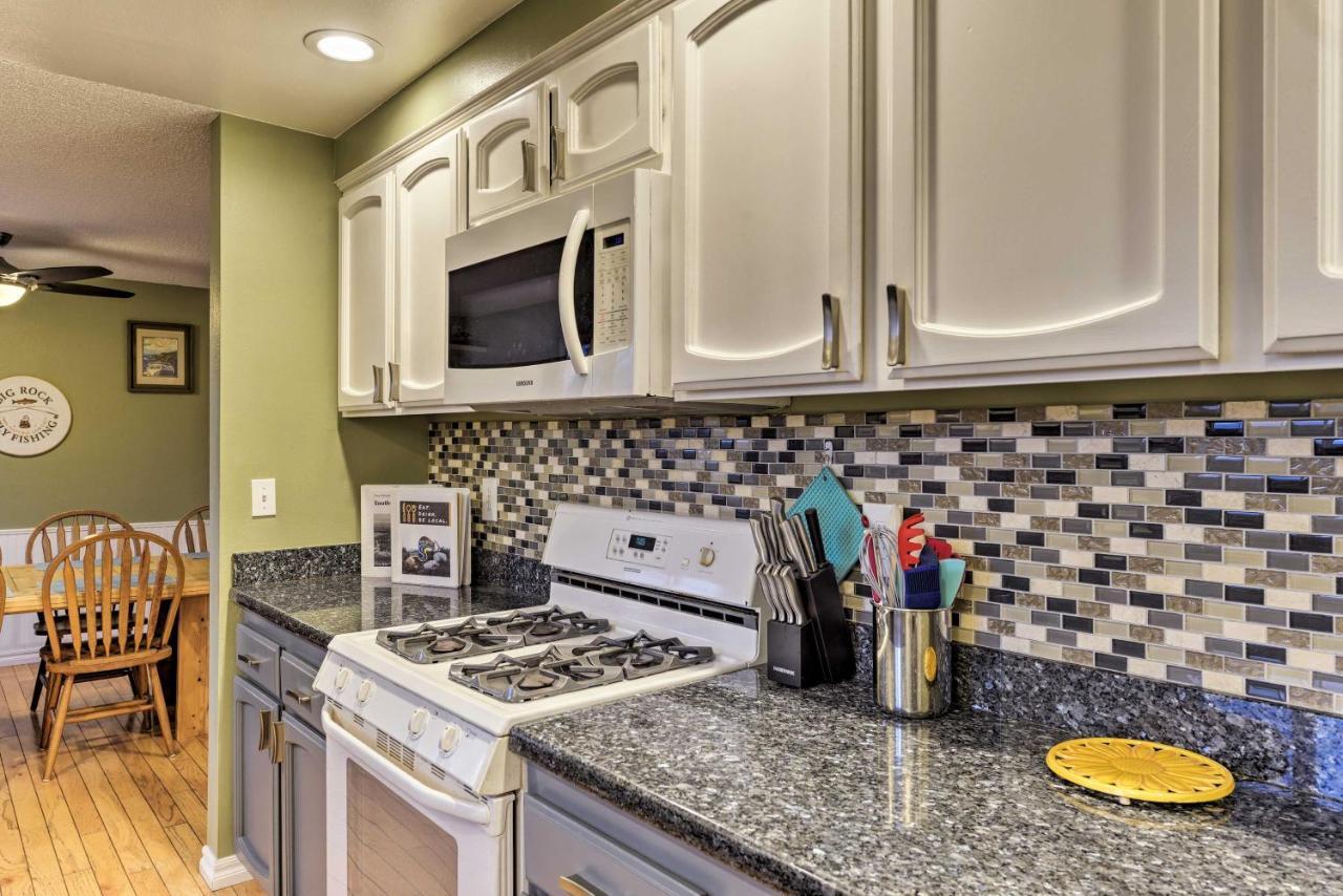 Central Medford Family Retreat With Large Yard! Εξωτερικό φωτογραφία