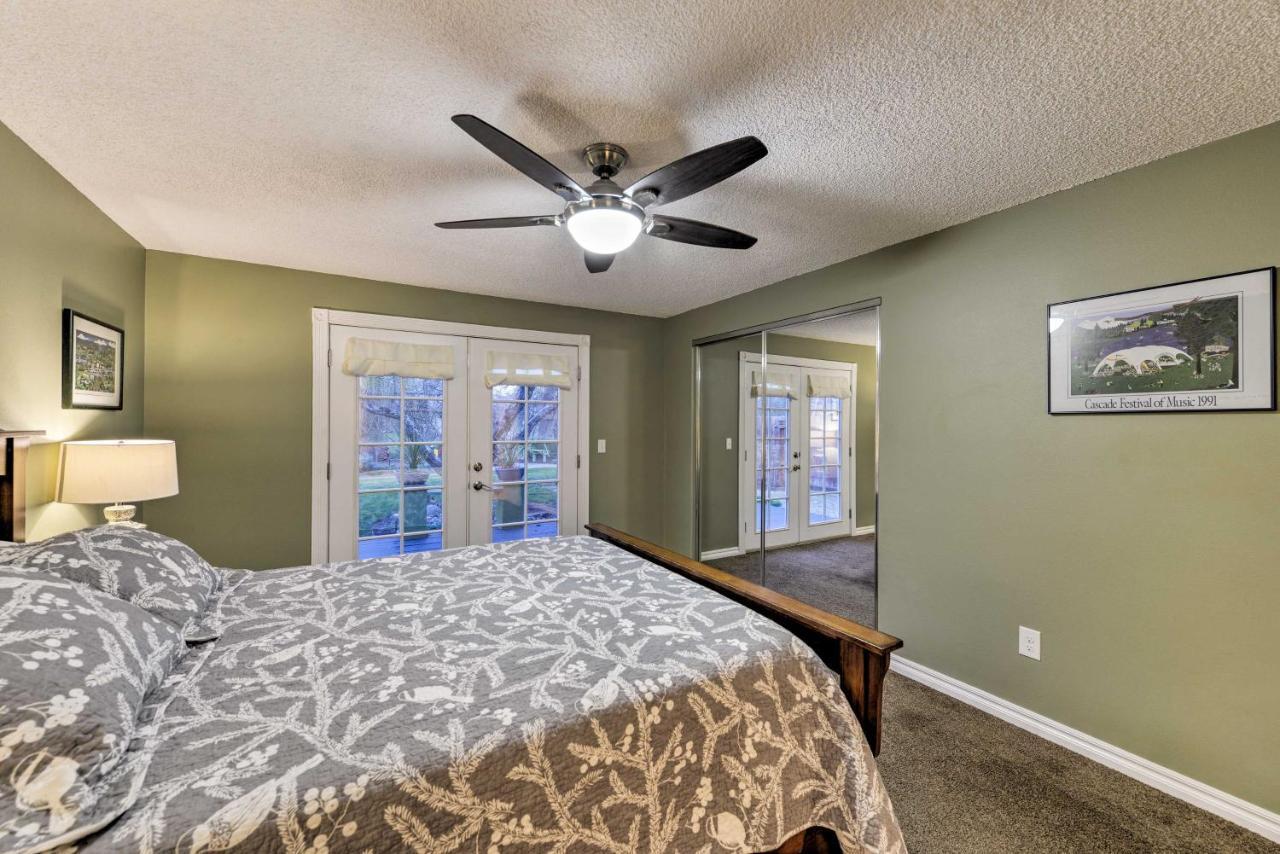 Central Medford Family Retreat With Large Yard! Εξωτερικό φωτογραφία