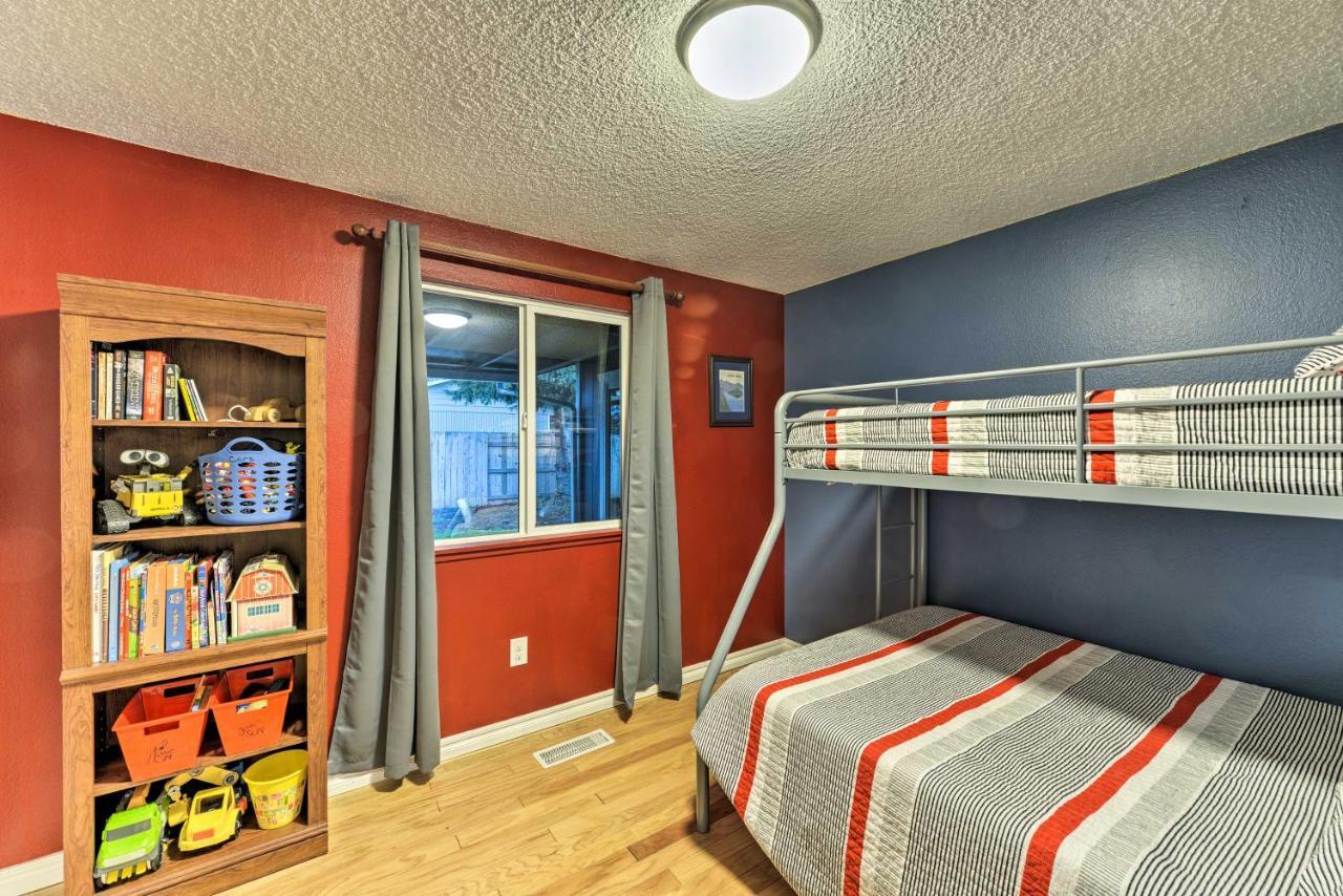 Central Medford Family Retreat With Large Yard! Εξωτερικό φωτογραφία
